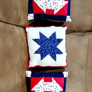 Primitive small pillows, decorative